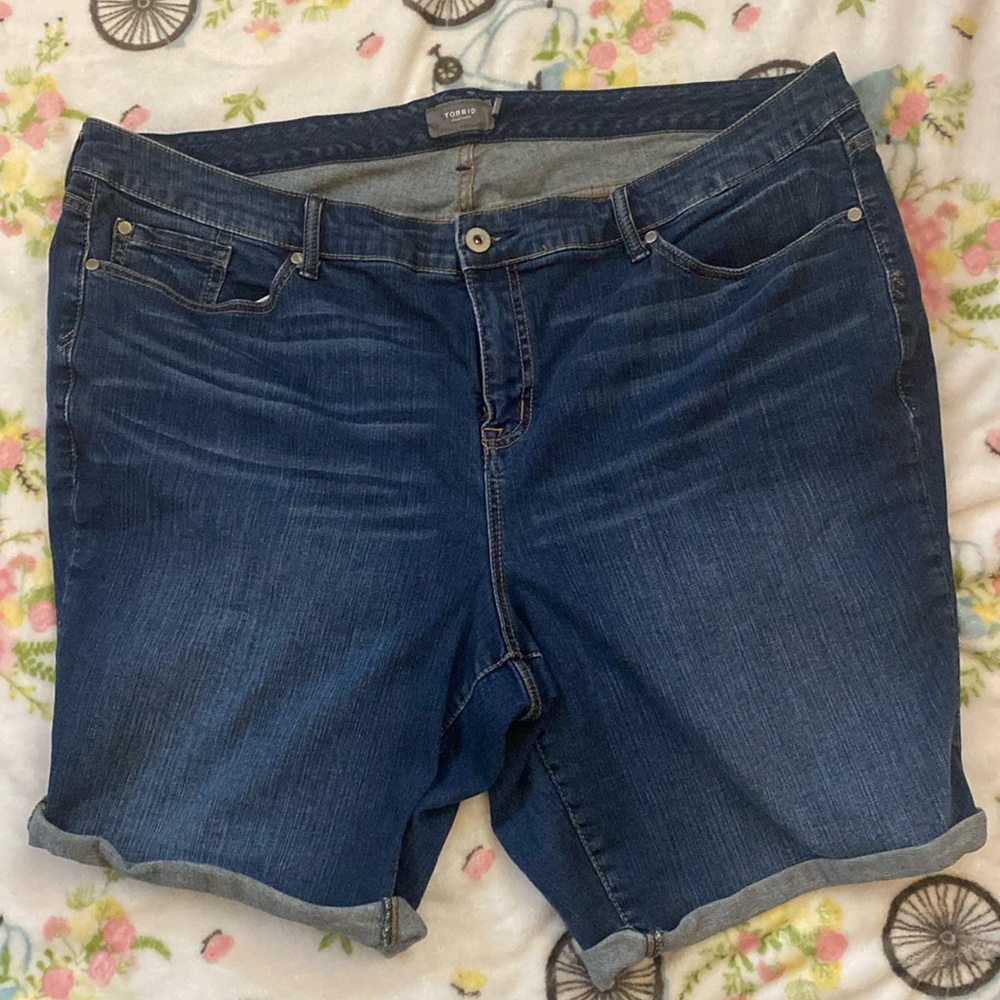Torrid, size 26, Bermuda style